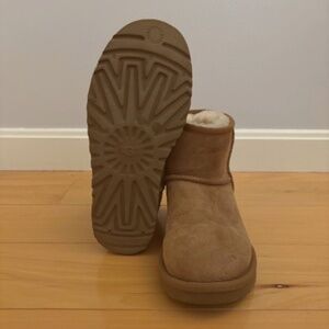 Womens Ugg mini's